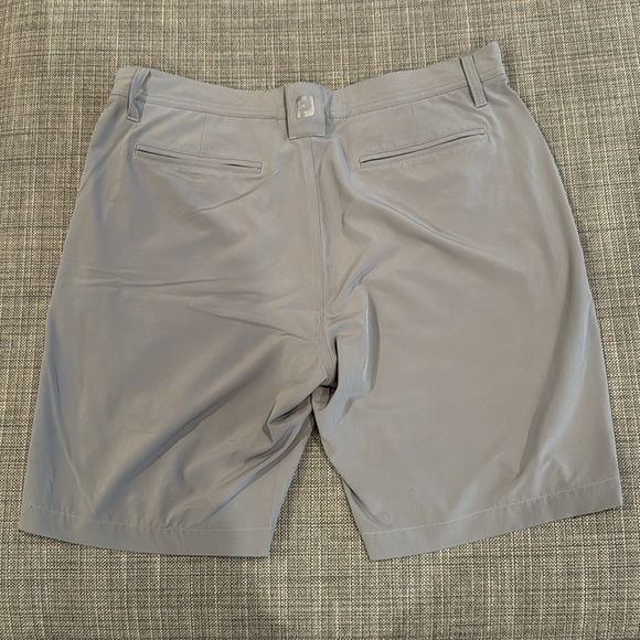 FootJoy 9” inseam lightweight shorts, 32”, light grey - Picture 5 of 10